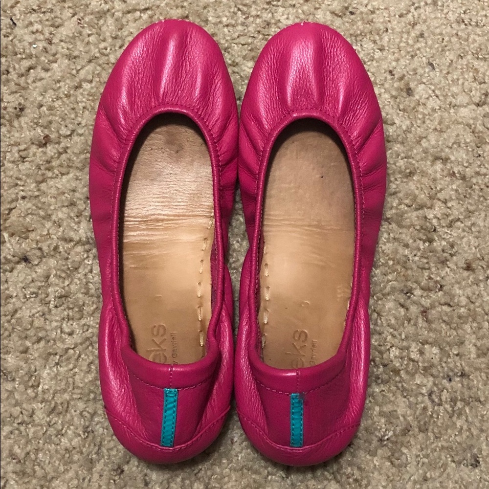 Fuchsia Tieks please see all pics.
